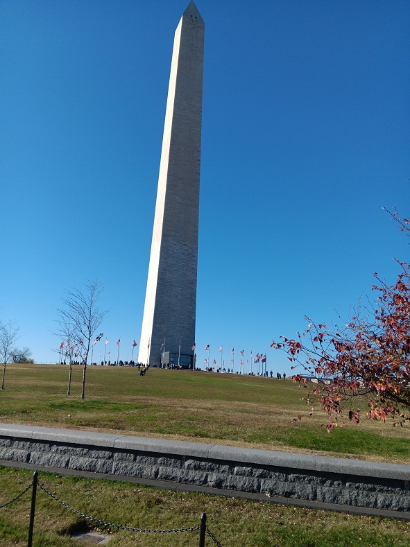 Exploring the Iconic Washington Monument and its Impressive Surroundings